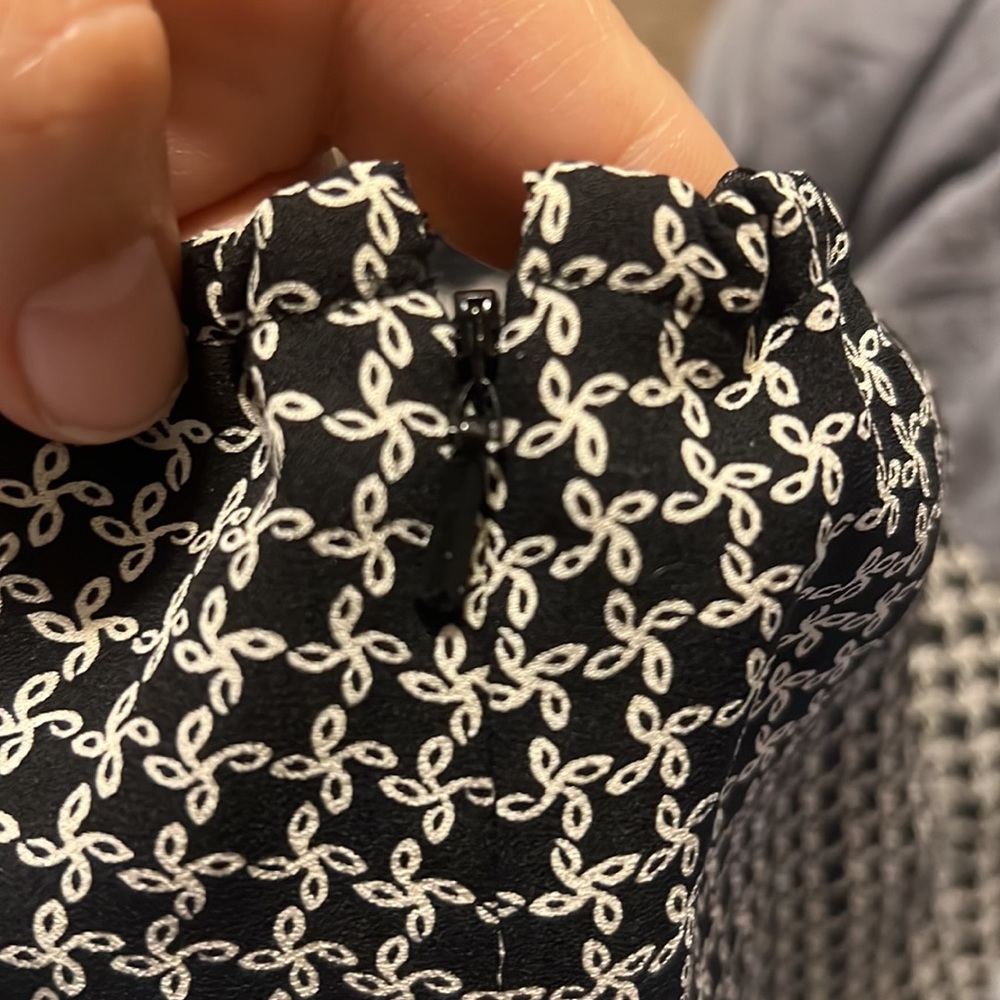 Talbots pure silk black/cream lined skirt. Hidden side zip closure. - Picture 6 of 8
